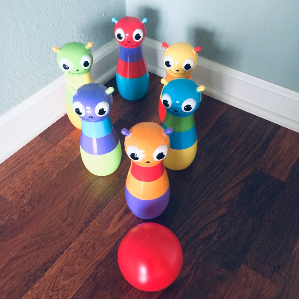 Like New Melissa & Doug Bowling Set